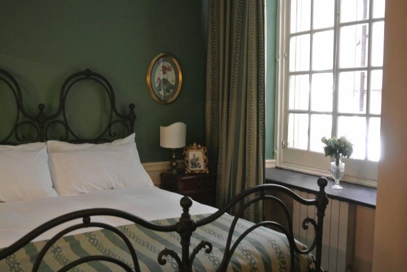 Queen Room image 4