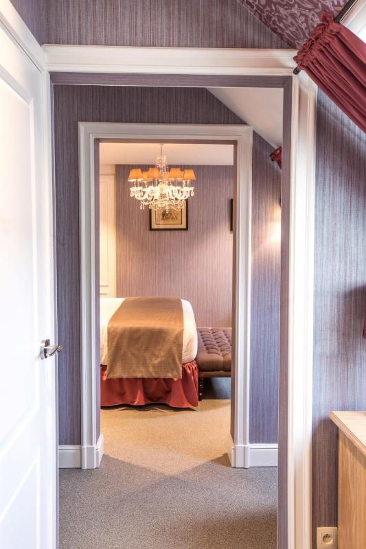 Deluxe Room image 2