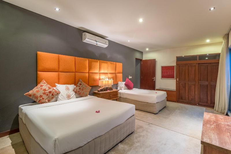 Joglo-Style 3 Bedroom Villa in Heart Of Seminyak - image 18