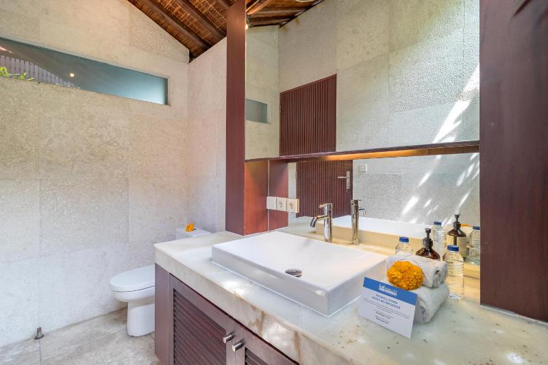 Joglo-Style 3 Bedroom Villa in Heart Of Seminyak - image 17