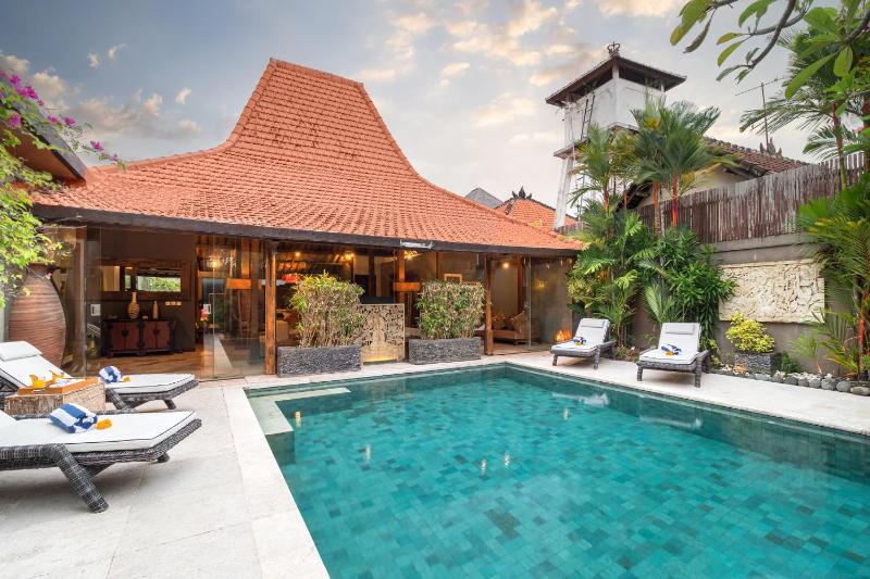 Joglo-Style 3 Bedroom Villa in Heart Of Seminyak - image 27