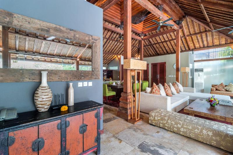 Joglo-Style 3 Bedroom Villa in Heart Of Seminyak - image 19