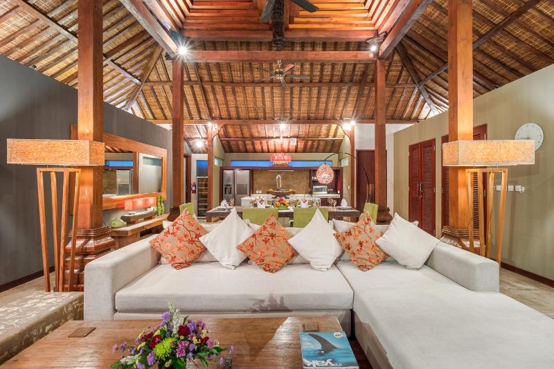 Joglo-Style 3 Bedroom Villa in Heart Of Seminyak - image 41