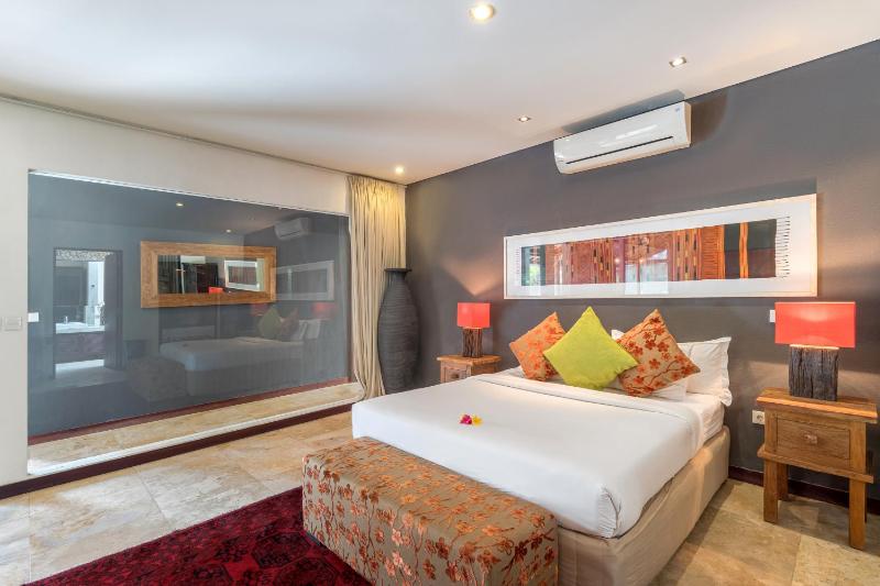 Joglo-Style 3 Bedroom Villa in Heart Of Seminyak - image 36