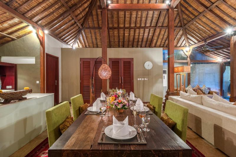 Joglo-Style 3 Bedroom Villa in Heart Of Seminyak - image 44