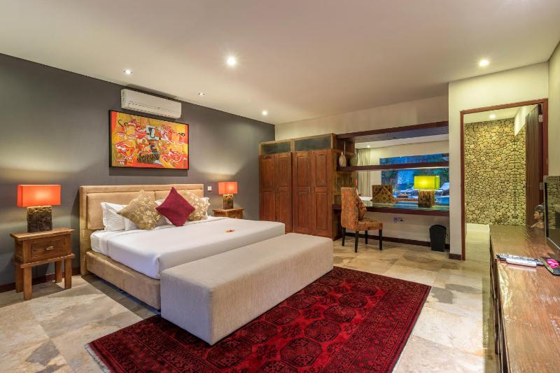 Joglo-Style 3 Bedroom Villa in Heart Of Seminyak - image 3