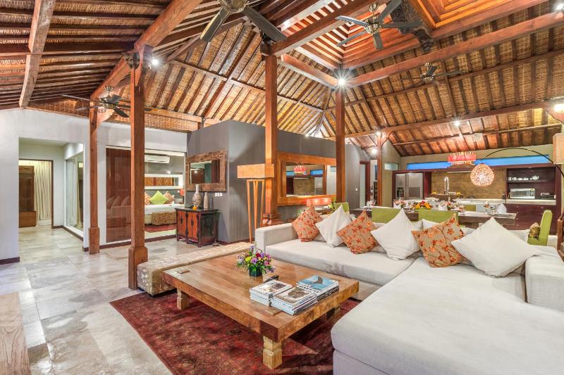 Joglo-Style 3 Bedroom Villa in Heart Of Seminyak - image 49