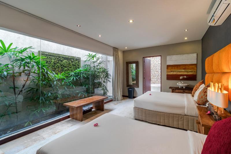 Joglo-Style 3 Bedroom Villa in Heart Of Seminyak - image 33