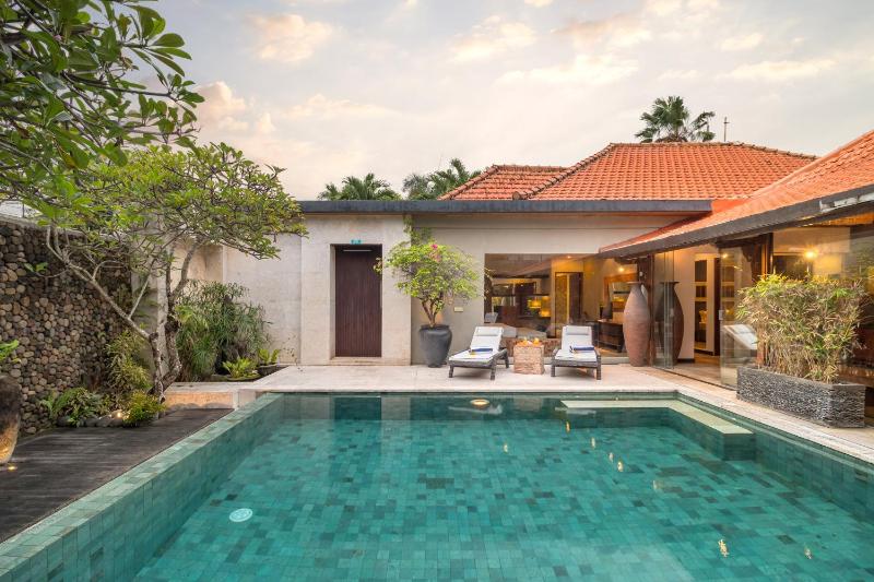 Joglo-Style 3 Bedroom Villa in Heart Of Seminyak - image 13