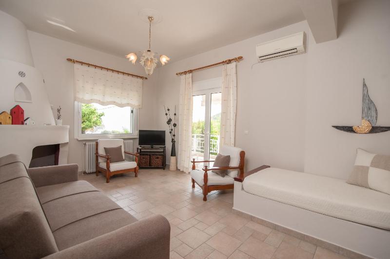 Dioni Houses Images