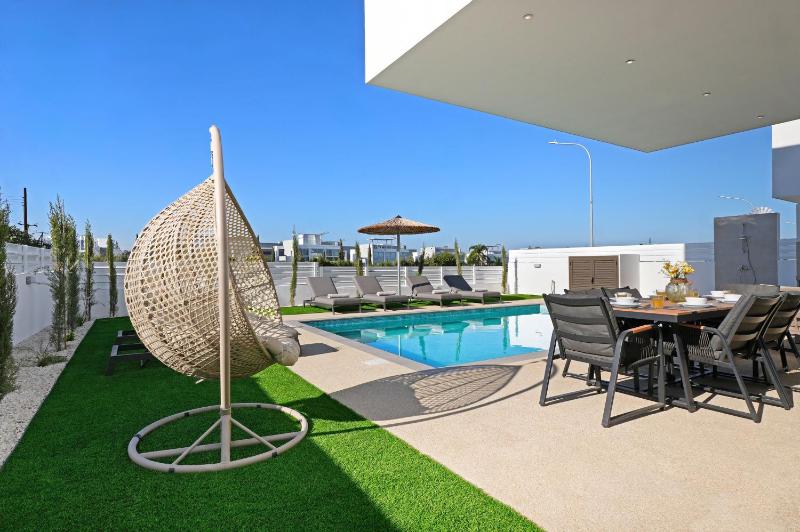 Princess Anne Luxury Villa - Large Pool - image 8