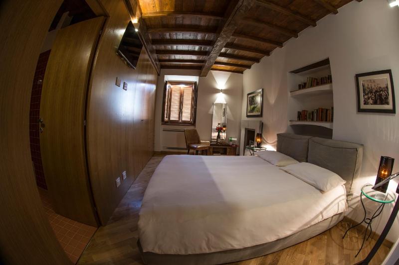 Double Room image 2
