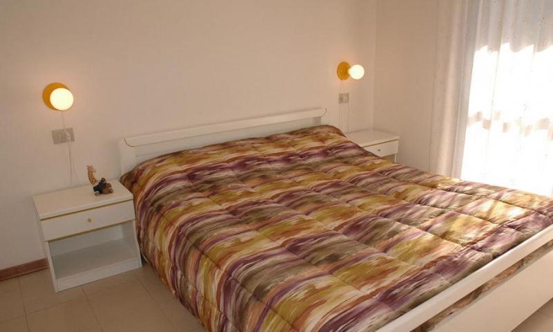 Flat with balcony and shared pool - image 10