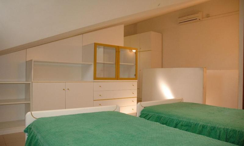 Flat with balcony and shared pool - image 11