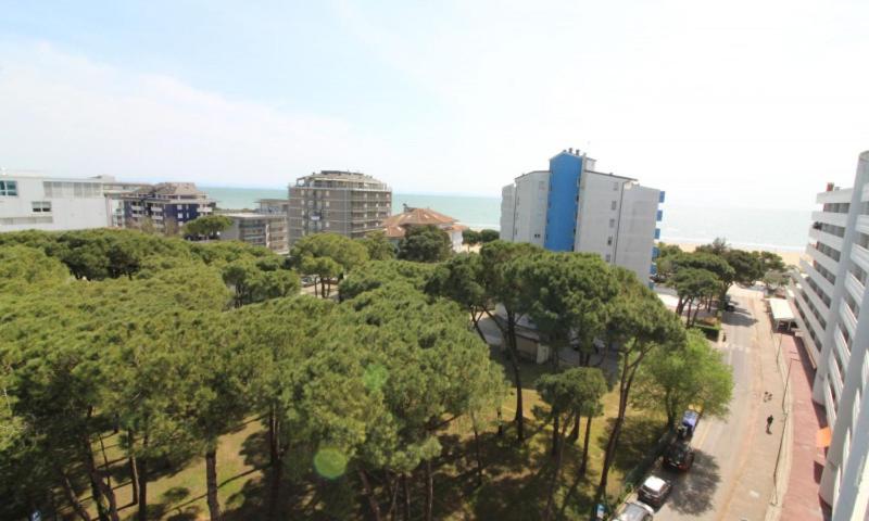 Top floor apartment with sea view - image 7