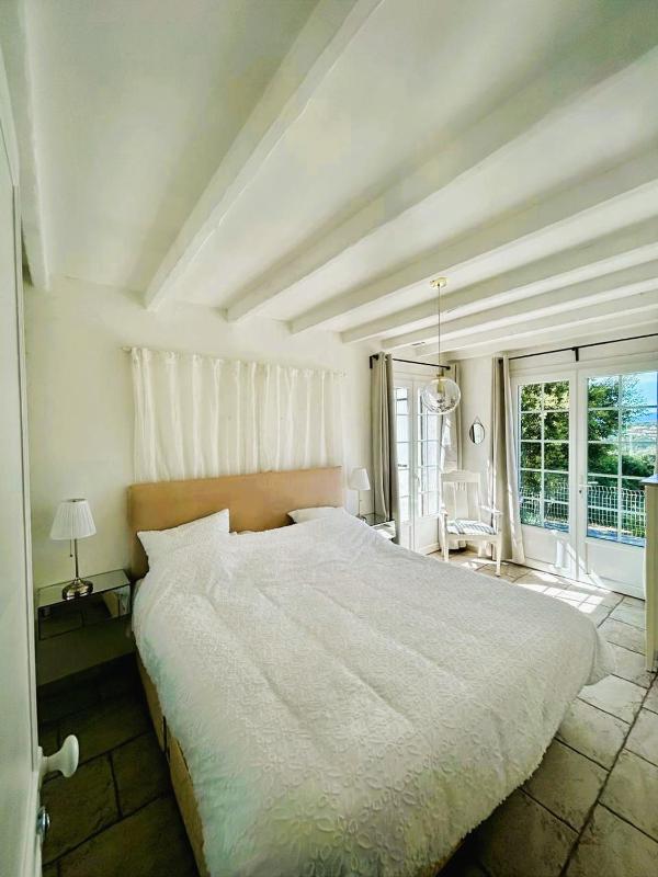 GRICARD Villa T5 avec piscine vue panoramique sur les collines de Grimaud et aperçu mer - image 18