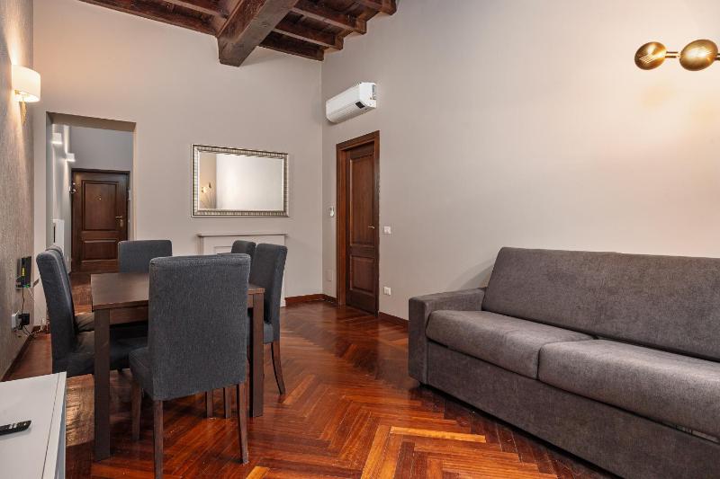 Classbnb - Luxury Apartment in Milan's Fashion District - 5 Min from Galleria Vittorio Emanuele II - image 4