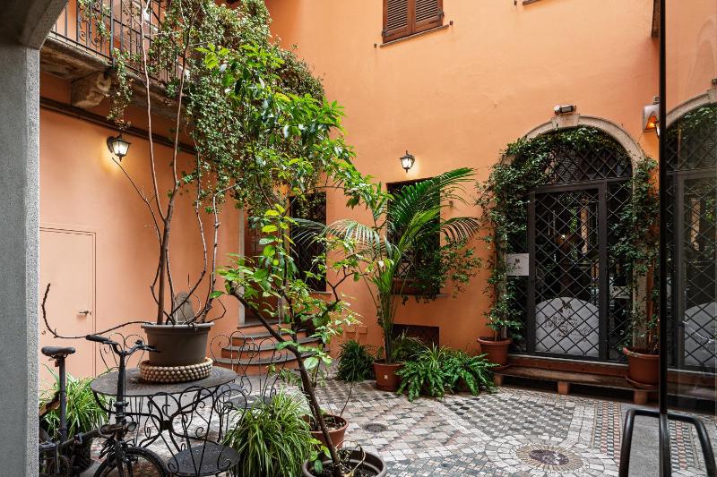 Classbnb - Luxury Apartment in Milan's Fashion District - 5 Min from Galleria Vittorio Emanuele II - image 12