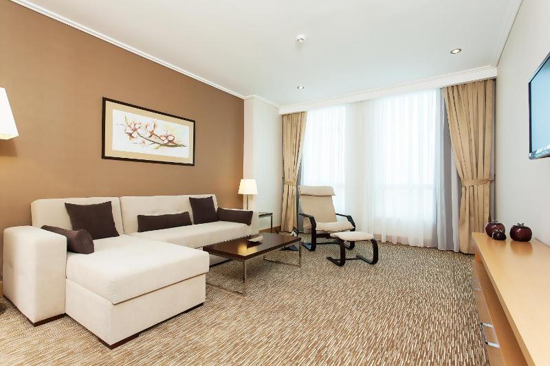 One-Bedroom Apartment with City View image 3