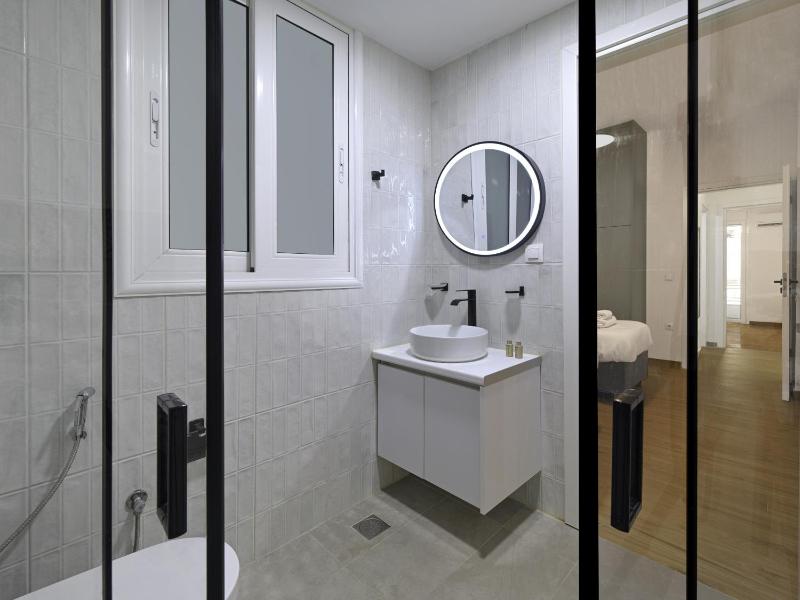 Modern Comfort in Kipseli - image 9