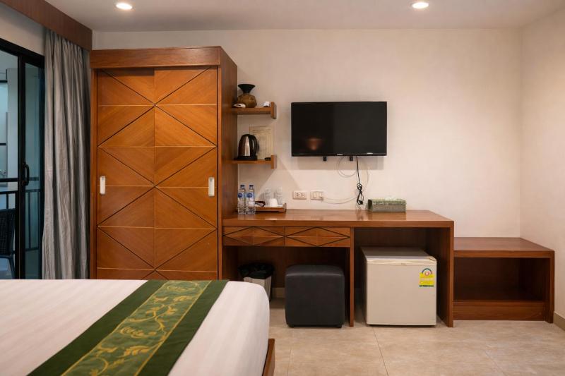 Aura Inn - image 16