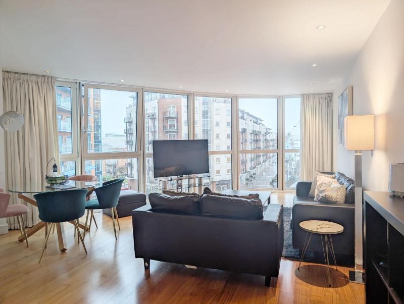 Victorious Apartment- 2 Bedroom Luxe - image 18