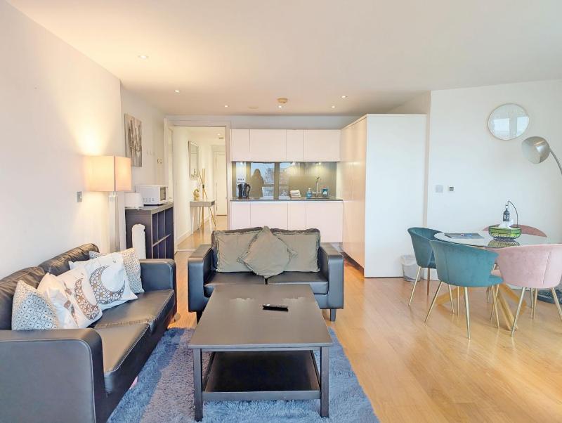 Victorious Apartment- 2 Bedroom Luxe - image 20