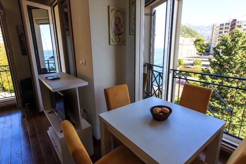 One-Bedroom Apartment with Balcony and Sea View image 2