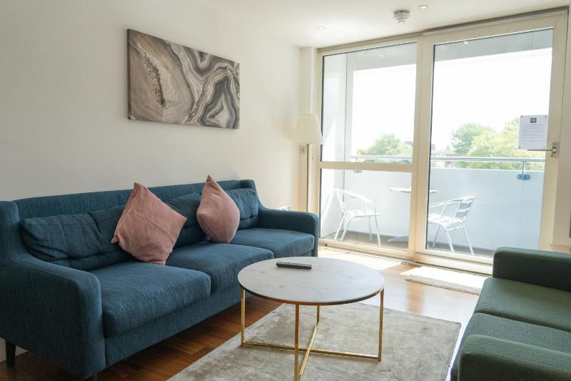 Victorious Apartment - 2 bedroom balcony - image 6
