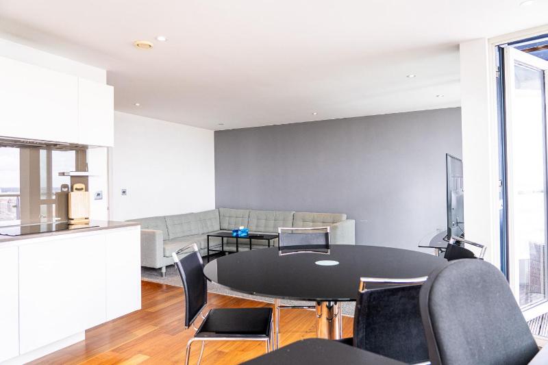 Victorious Apartment - 2 bedroom balcony - image 7