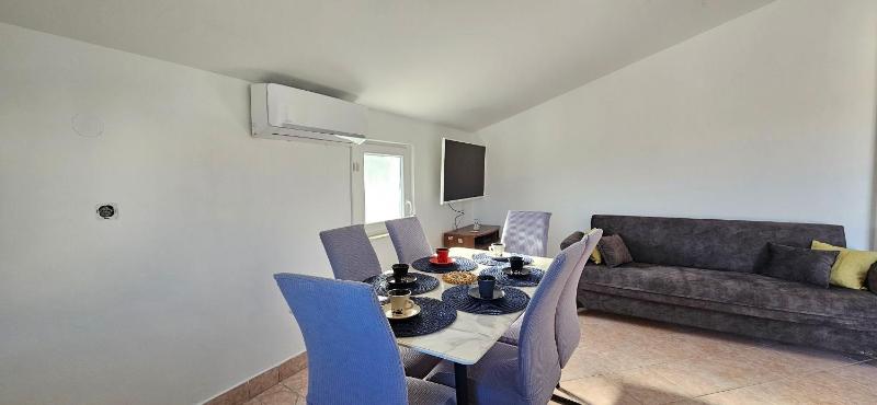 Apartments Makic - image 15