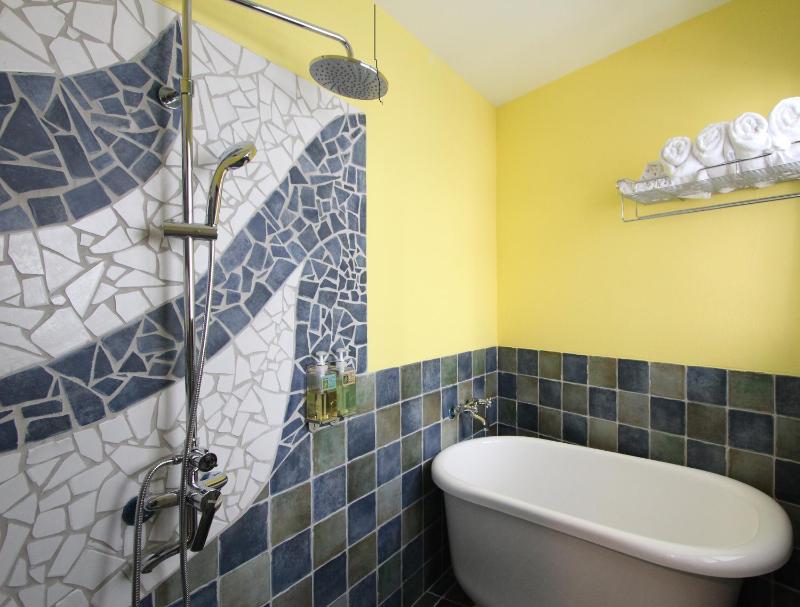 Sky Blue Ocean B&B - image 9