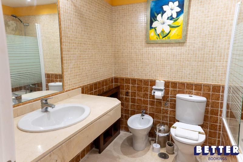 3BR Pool and Views By Better Bookings - image 25