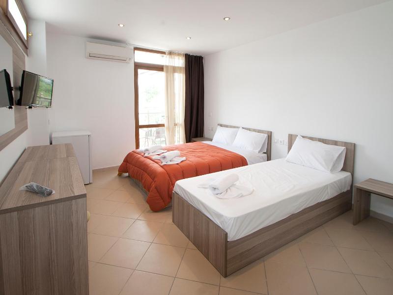 PINEAPPLE Skiathos - image 14