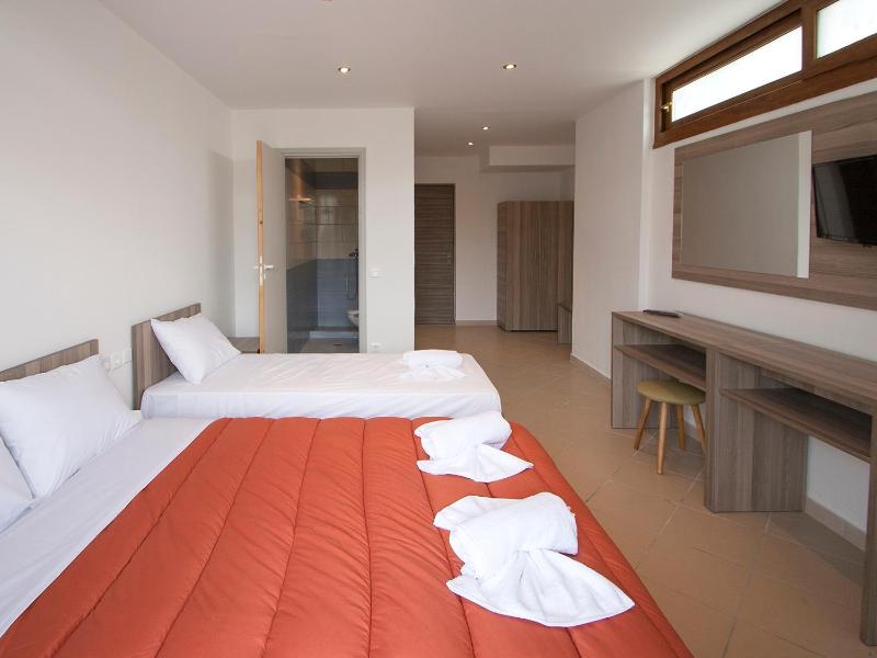 PINEAPPLE Skiathos - image 29