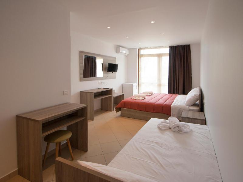 PINEAPPLE Skiathos - image 39