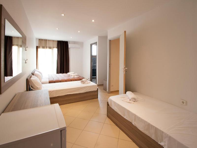 Standard Room (6 Adults) image 3