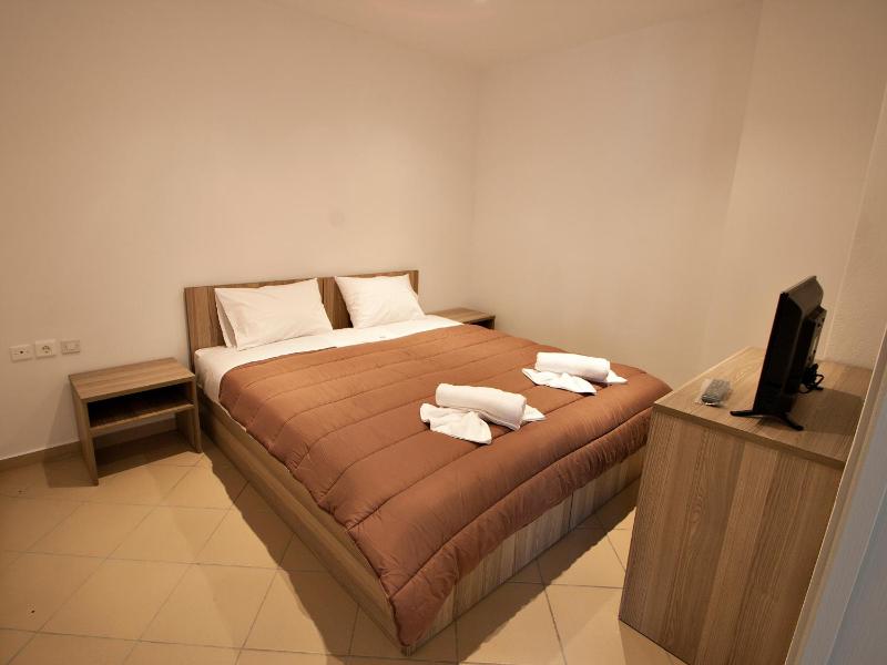 PINEAPPLE Skiathos - image 13