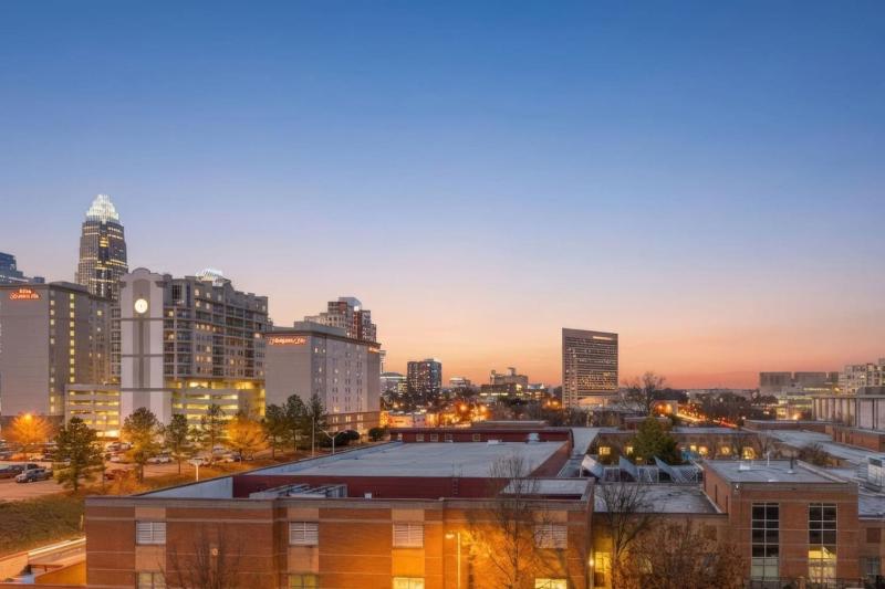 Carolina Horizon - Pool City Views Free Parking - image 8
