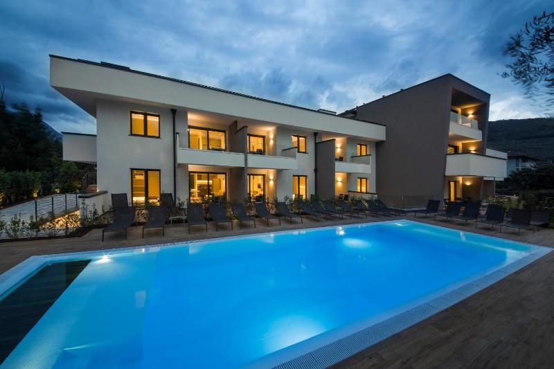 Apartment with Pool View  image 1