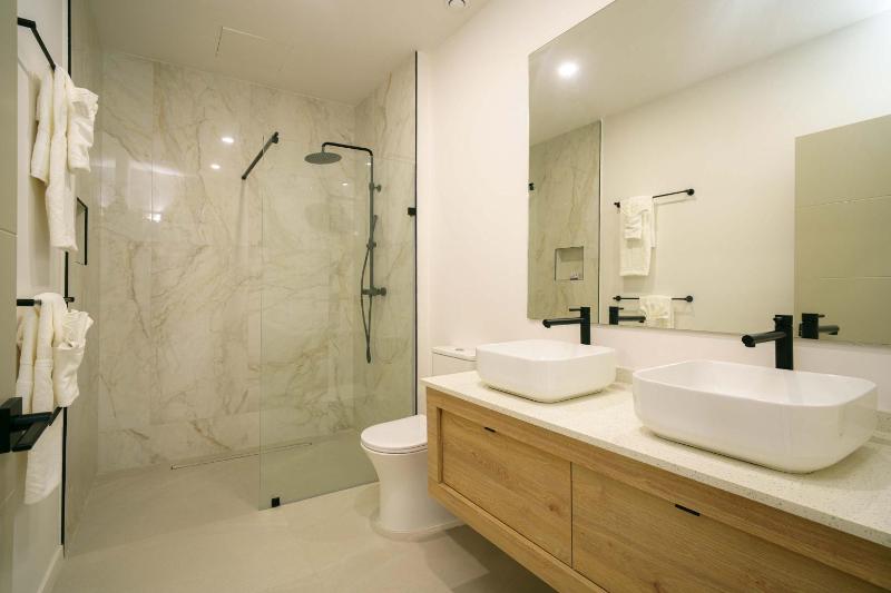 Elegant 2BR Pool Villa Beach 5min Holetown - image 11