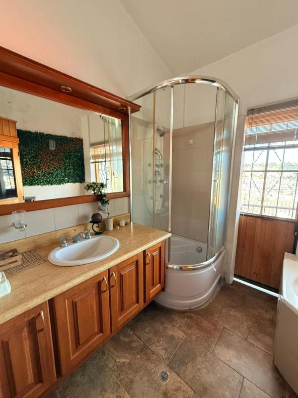 Valentines Escape Private Jacuzzi and Sauna - image 5
