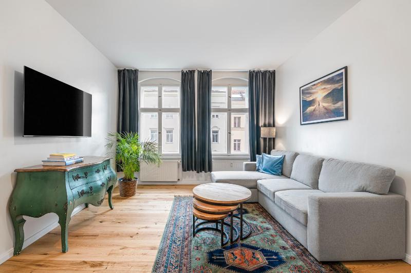 The Rheinsberger Mitte 80m2 2BR & Living Room downtown location Sleeps 6 - image 6