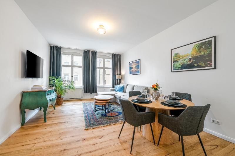 The Rheinsberger Mitte 80m2 2BR & Living Room downtown location Sleeps 6 - image 1