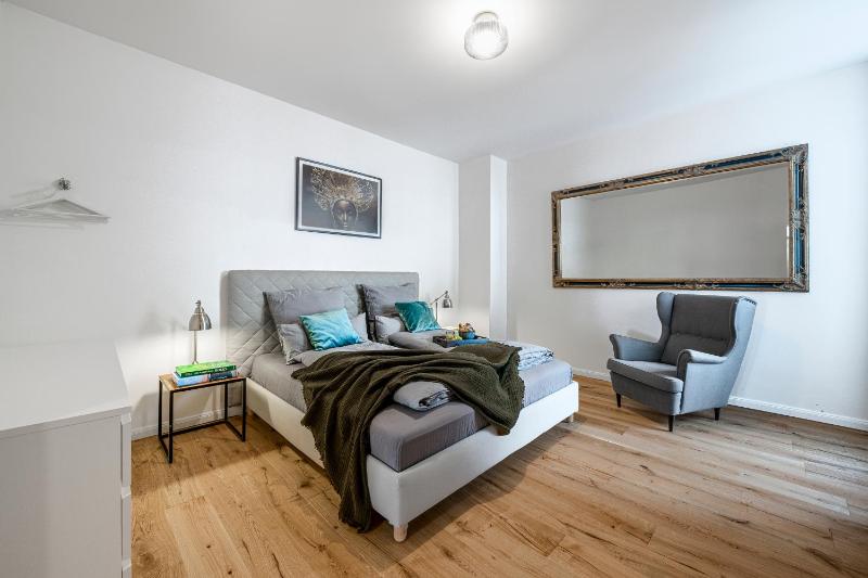 The Rheinsberger Mitte 80m2 2BR & Living Room downtown location Sleeps 6 - image 9