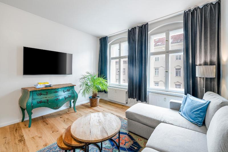 The Rheinsberger Mitte 80m2 2BR & Living Room downtown location Sleeps 6 - image 8