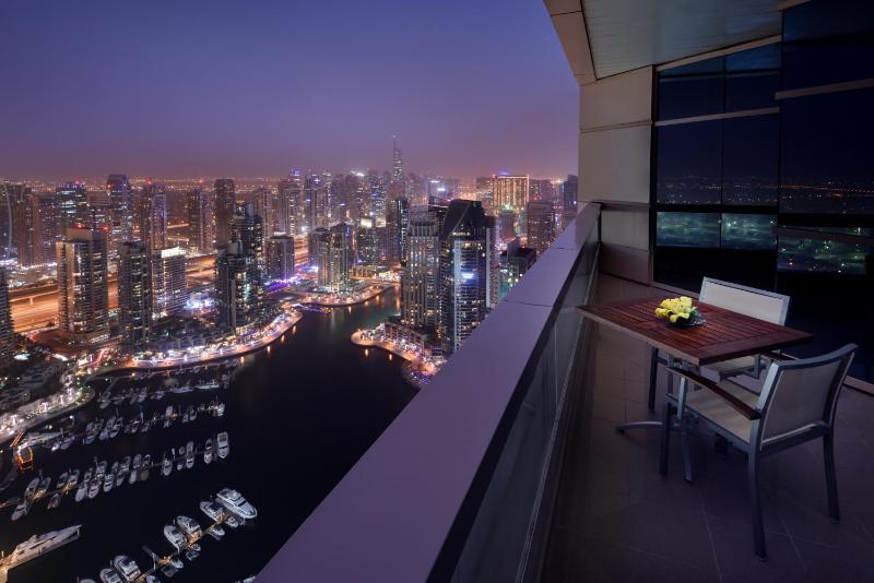 Renovated, Three Bedroom Marina View with Balcony, 1 King, 1 Queen and 2 Twin image 4