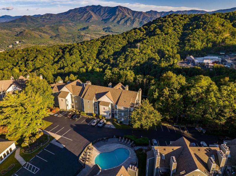 Cozy Chalet Pool & Hot Tub Mountain Views - image 22