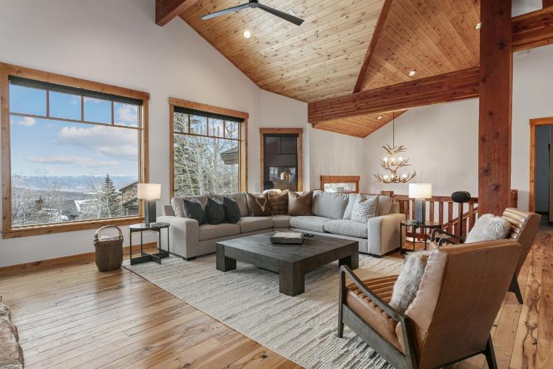 5BR Retreat with Hot Tub at Deer Valley Base condo - image 6