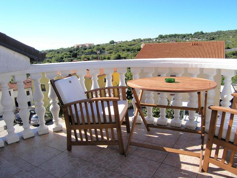 One-Bedroom Apartment with Sea View image 3